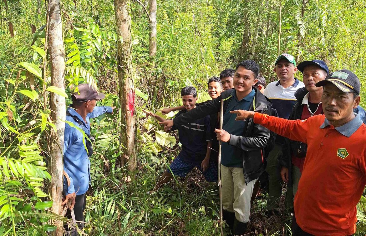 Tim Panitia A Kantor Pertanahan Bengkayang Laksanakan Pemeriksaan Lapangan Terkait Pendaftaran Hak Wakaf di Desa Beringin Baru