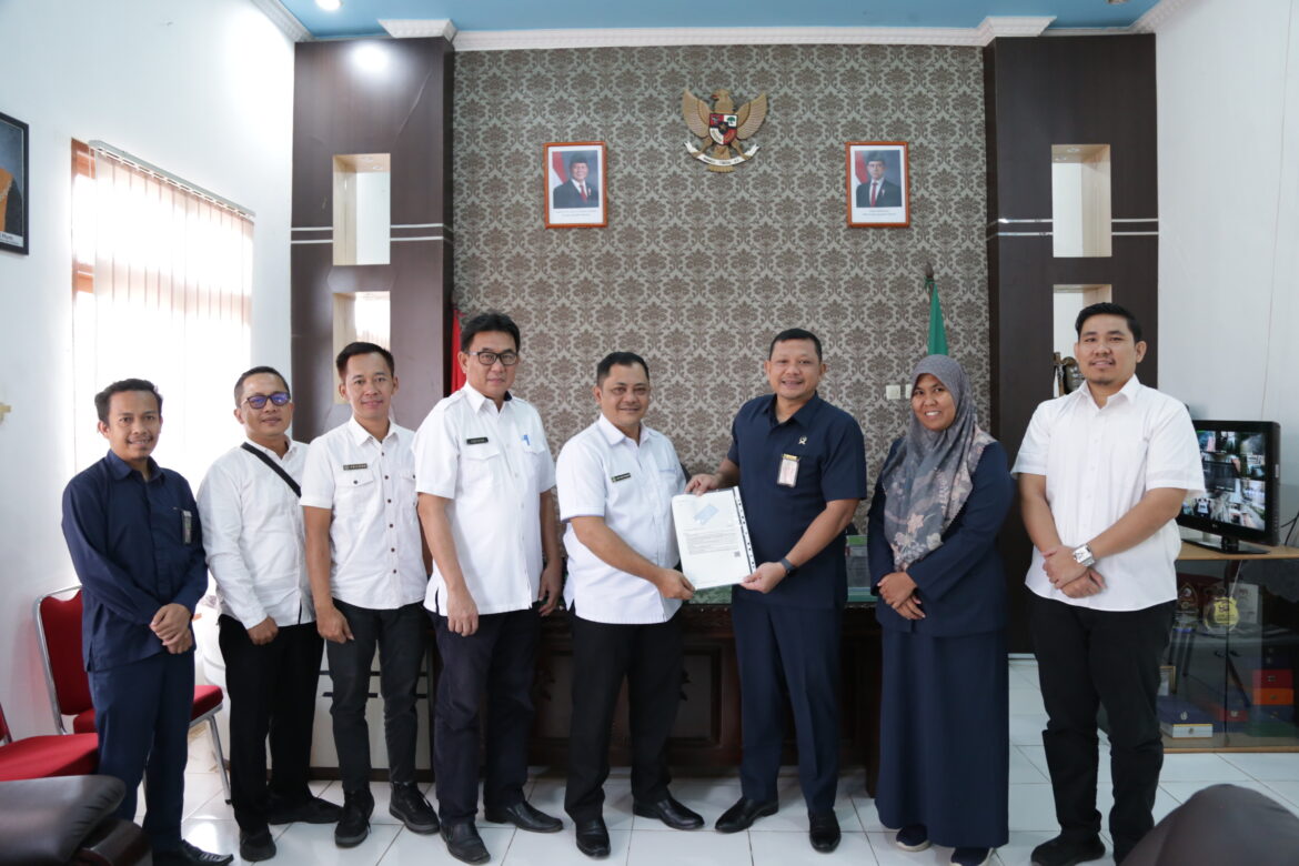 Kantah Bengkayang Serahkan Sertipikat Aset kepada Pengadilan Negeri Bengkayang