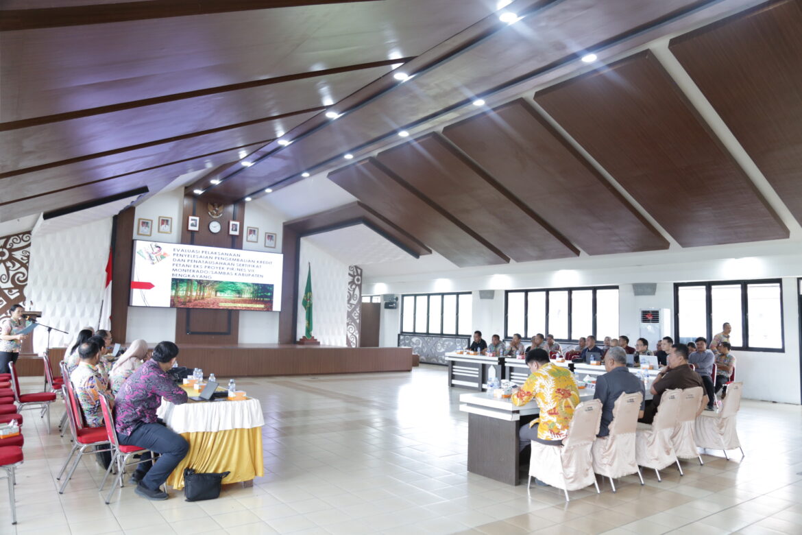 Kantor Pertanahan Kabupaten Bengkayang Ikuti Rapat Pembentukan Tim Koordinasi dan Evaluasi Penyerahan Sertipikat Petani Eks Proyek PIR/NES VII