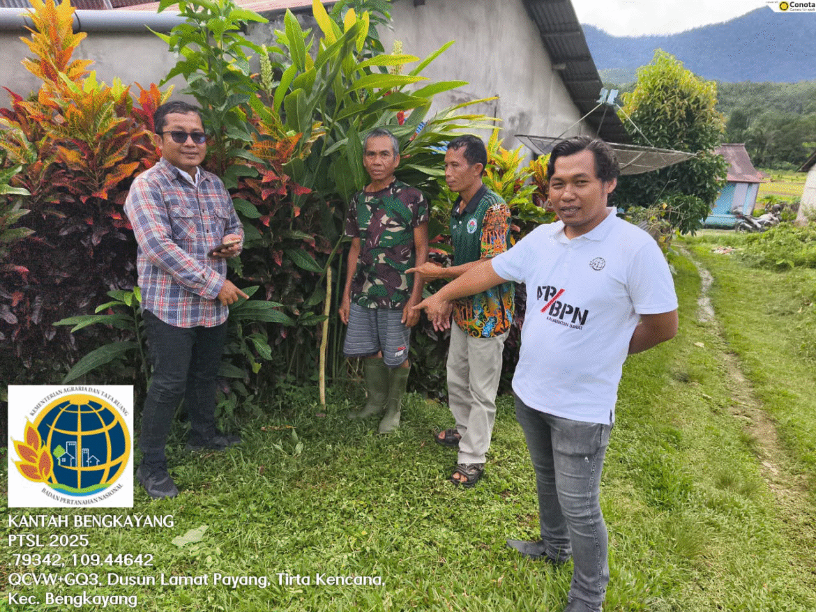 Kantor Pertanahan Kabupaten Bengkayang Laksanakan Tinjau Lapang Panitia Ajudikasi PTSL di Desa Tirta Kencana