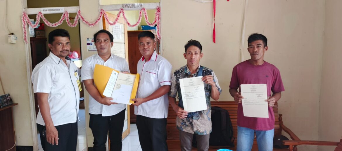 Kantor Pertanahan Kabupaten Bengkayang Serahkan Sertipikat PTSL kepada Masyarakat Desa Siaga