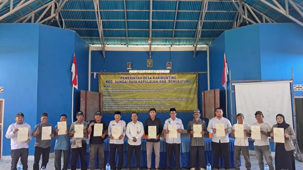 Kantor Pertanahan Kabupaten Bengkayang Serahkan Sertipikat PTSL kepada Masyarakat Desa Karimunting