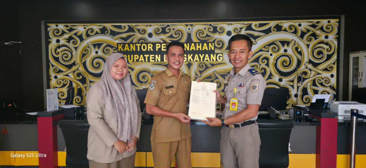Kantor Pertanahan Kabupaten Bengkayang Serahkan Sertipikat Hak Pakai kepada Dinas Kesehatan Kabupaten Bengkayang